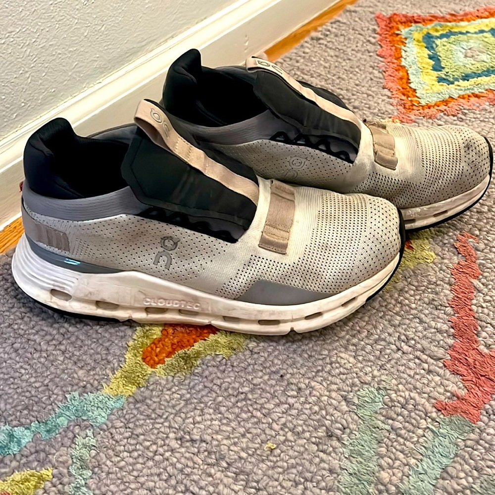 On cloud cloud nova women’s shoes size (8)